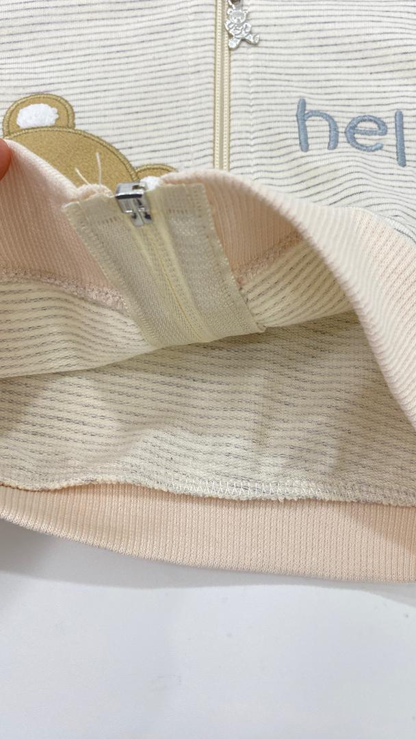 Ensemble bébé 3 pièces – Sweat-shirt à capuche “Hello” motif ourson + t-shirt et pantalon assorti 🐻💛