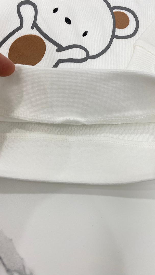 Ensemble bébé 3 pièces – Sweat-shirt à capuche “Hello” motif ourson + t-shirt et pantalon assorti 🐻💛