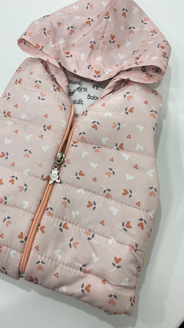 Ensemble bébé 3 pièces – Gilet matelassé fleuri avec capuche + sweat et pantalon assorti 🌸💛
